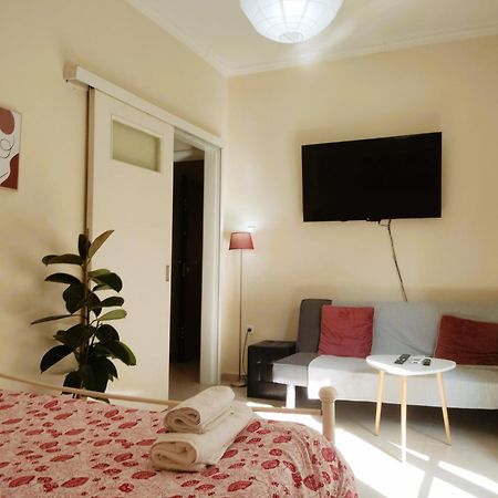 Next To Metro! Bright Apartment With Fully Equipped Kitchen Athene Buitenkant foto