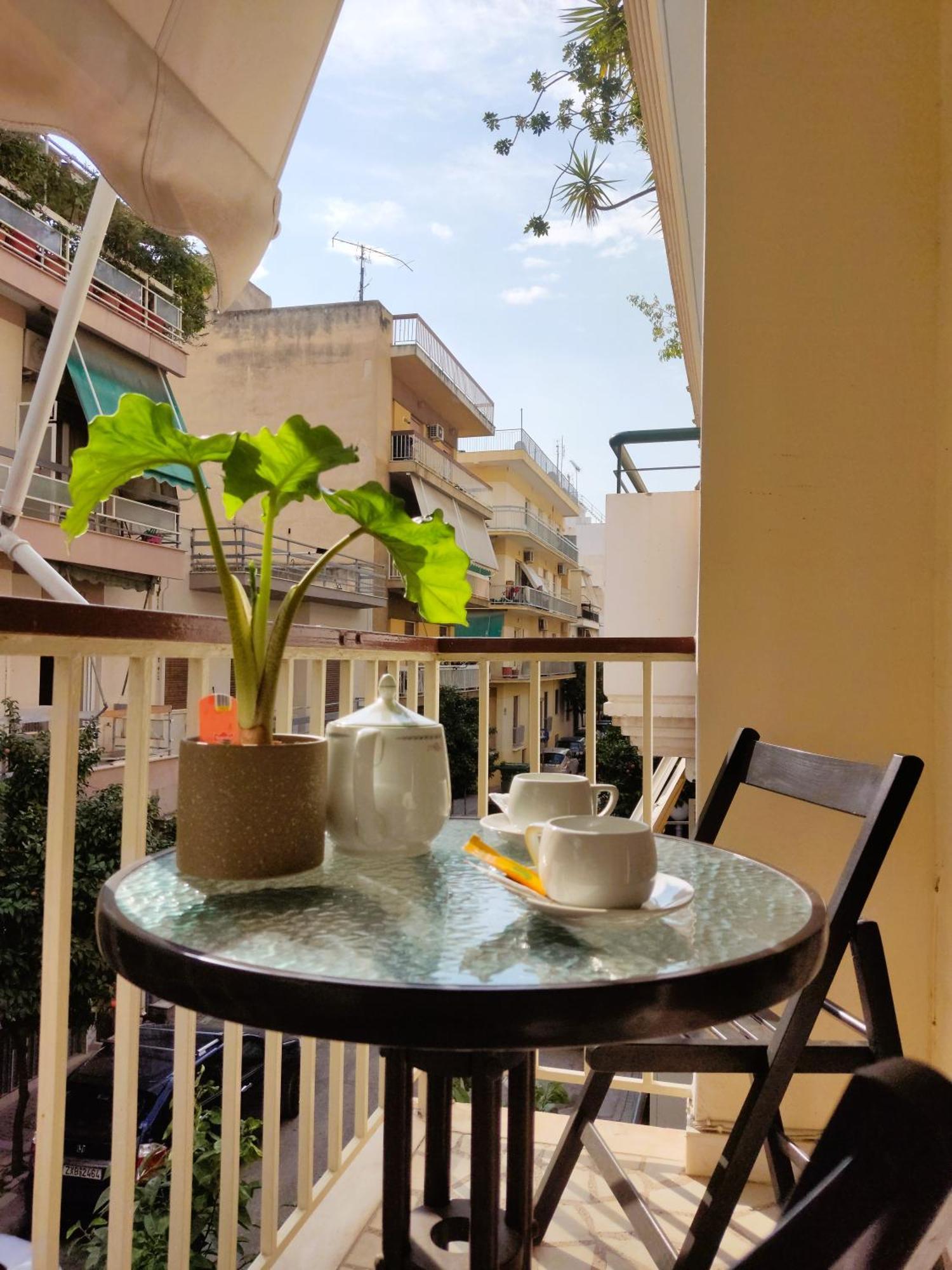 Next To Metro! Bright Apartment With Fully Equipped Kitchen Athene Buitenkant foto