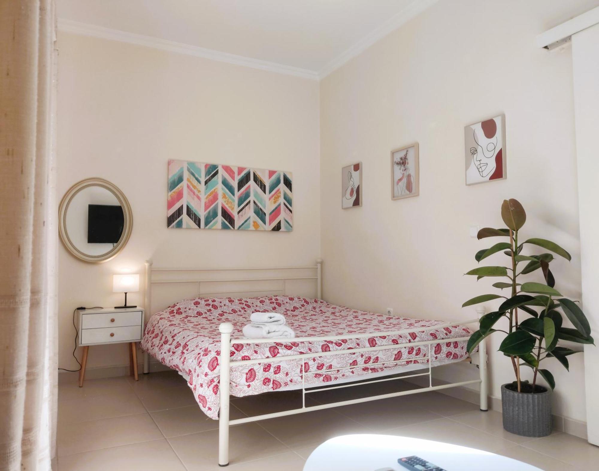 Next To Metro! Bright Apartment With Fully Equipped Kitchen Athene Buitenkant foto